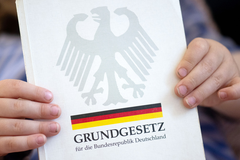 Bundespräsident Frank-Walter Steinmeier (68, SPD), der den Staatsakt angeordnet hat, wird dabei die zentrale Rede halten.