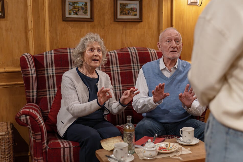 Nehmen Hildegard (Antje Hagen, 87) und Alfons (Sepp Schauer, 76) bald Abschied vom "Fürstenhof"?