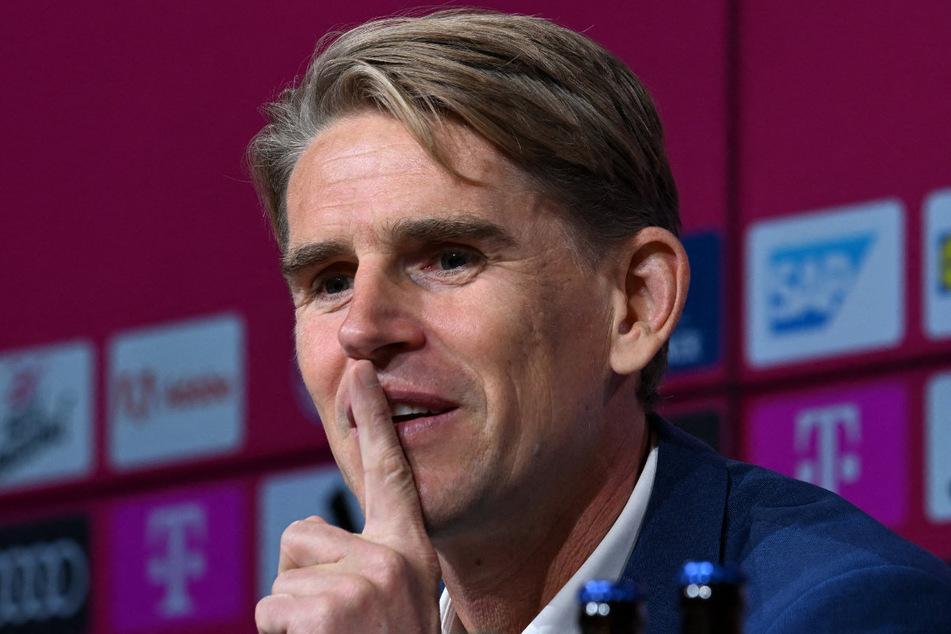 FC-Bayern-Sportdirektor Christoph Freund (46) kann über die Tauschgerüchte um Joshua Kimmich nur schmunzeln.