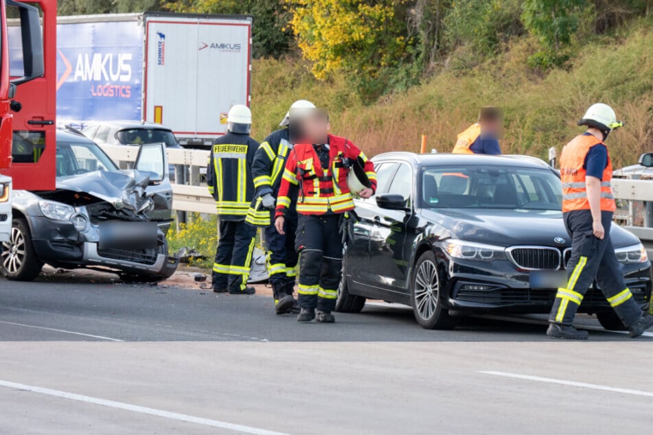 Unfall A4: Stau nach Unfall auf A4 in Sachsen: Škoda kracht mit BMW zusammen