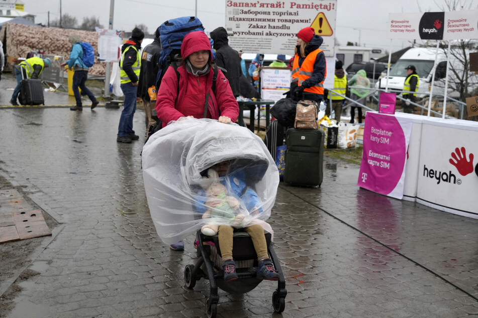 Weiterhin kommen viele Frauen und Kinder aus der Ukraine in Polen an. Die meisten Männer dürfen das Land dagegen nicht verlassen.