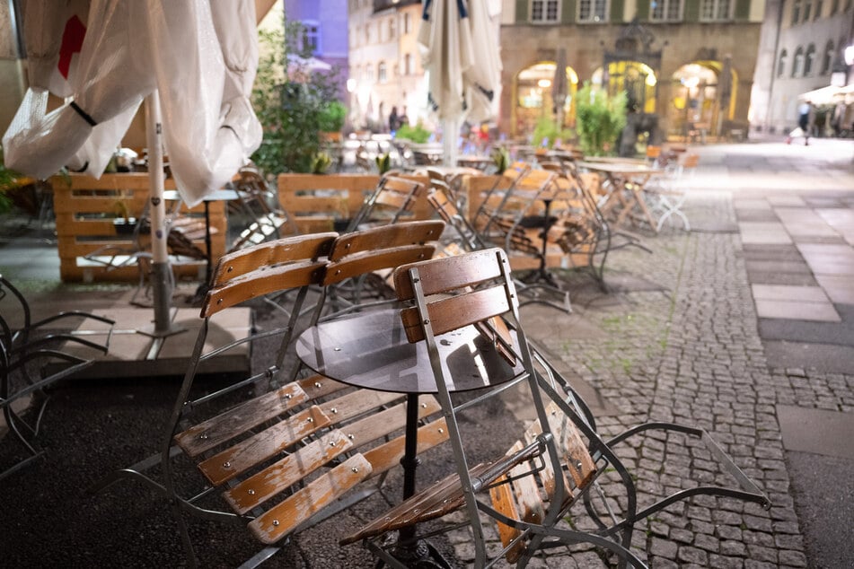 Wie in vielen anderen Städten Deutschlands gilt auch in Stuttgart zurzeit eine Sperrstunde von 23 bis 6 Uhr.