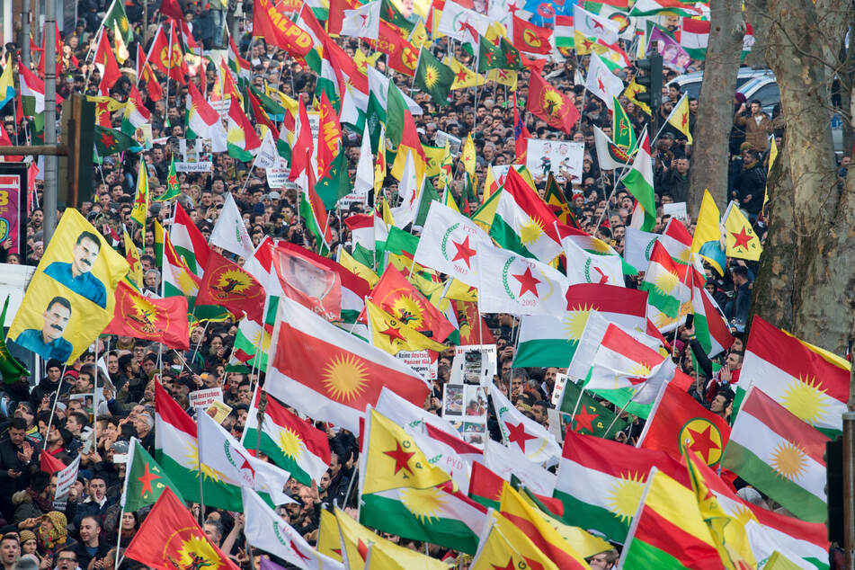Die Kölner Innenstadt war schon mehrfach Treffpunkt für kurdische Organisationen, um für die Freiheit von PKK-Führer Abdullah Öcalan zu demonstrieren. Hier ein Bild aus dem Jahr 2018.