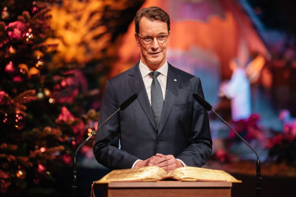 Hendrik Wüst (50, CDU) steht wegen seiner satten Rechnung stark in der Kritik.