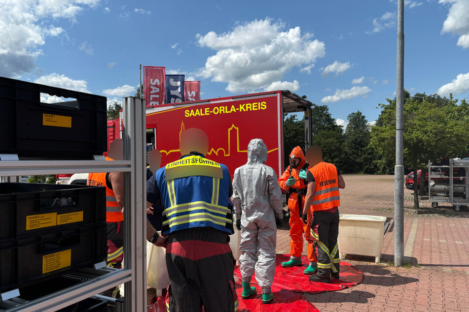 Zu einem Großeinsatz der Feuerwehren, dem Rettungsdienst und der Polizei ist es am Dienstag in der Weidenäckerstraße gekommen.