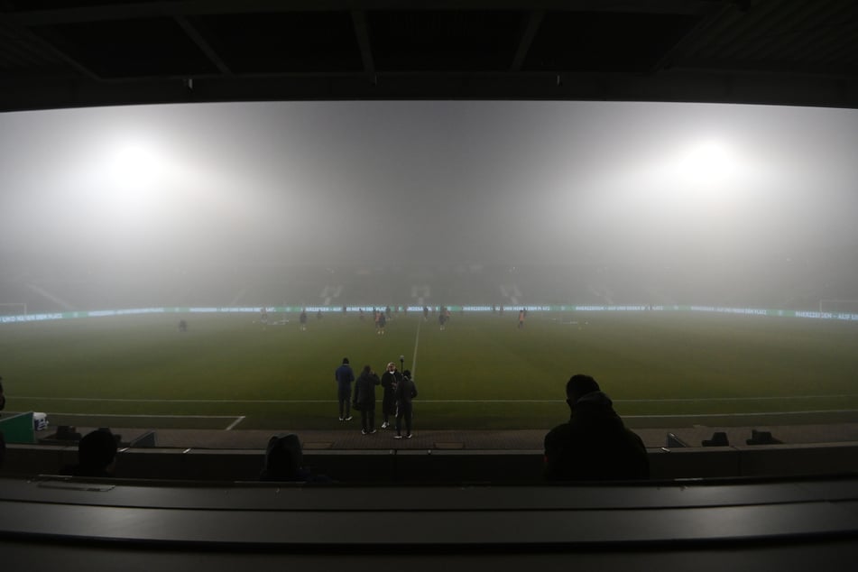 In der heute sonnigen und zum Glück nicht nebelverhangenen WIRmachenDRUCK Arena in Großaspach muss Dynamo Dresden heute gegen den VfB Stuttgart II ran.