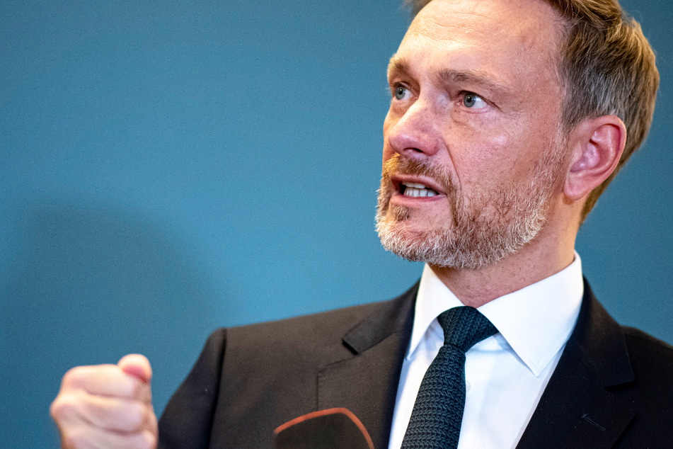 Bundesfinanzminister Christian Lindner (43, FDP) warnt die Bürger vor einer drohenden Wirtschaftskrise.