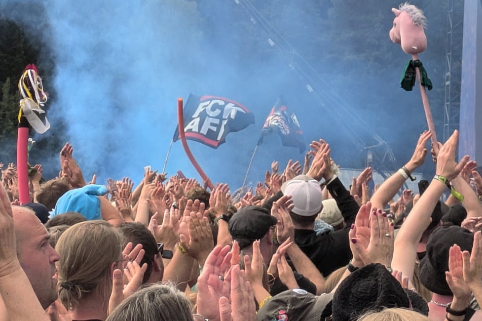 Tausende Fans feierten auf dem Hurricane 2024 die Bühnen-Rückkehr von "Feine Sahne Fischfilet".