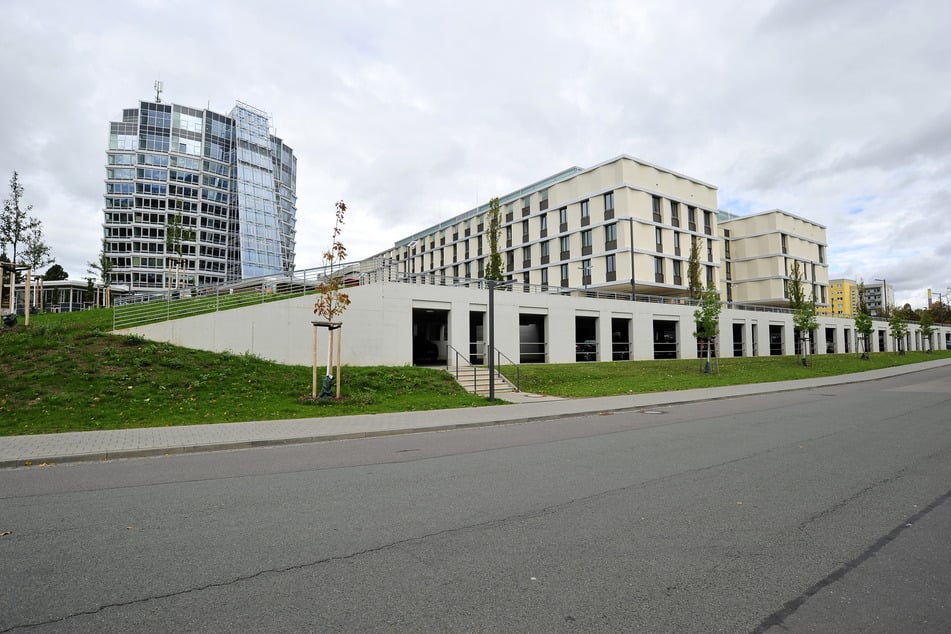 Die breite Öffnung an der Fassade des Parkdecks Flemmingstraße veranlasste im Februar einen Autofahrer, ohne zu bezahlen durchzufahren.