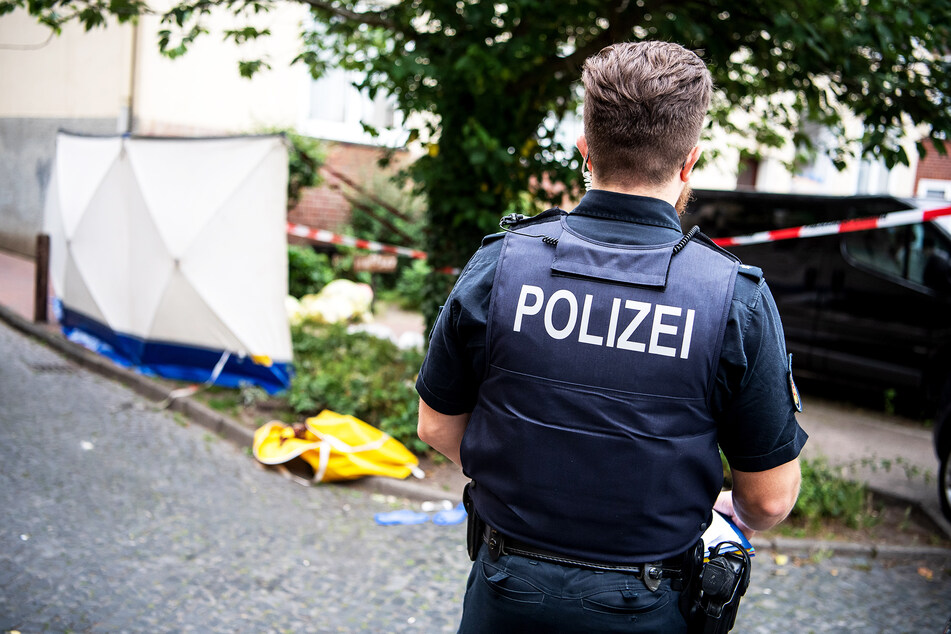 Polizisten suchten nach den Geflüchteten (Symbolbild).