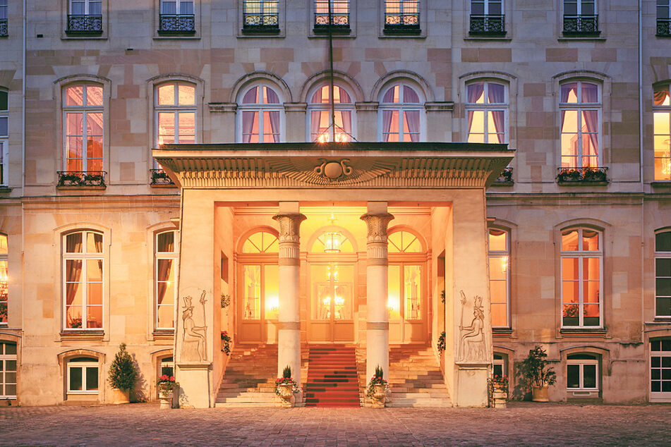 Der deutsche Botschafter residiert im "Palais Beauharnais". Das Gebäude im Empirestil war einst von Napoleons Frau Josephine für einen ihrer Söhne aus erster Ehe eingerichtet worden.