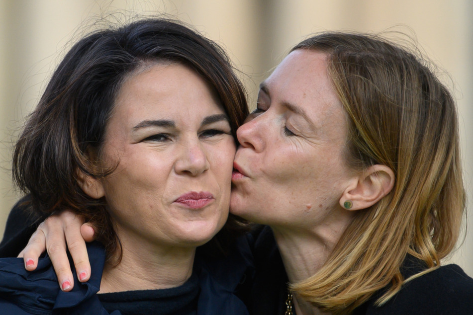 Außenministerin Annalena Baerbock (41) und Europa-Abgeordnete Anna Cavazzini (39) sind wohl gute Bekannte des Grünen-Nachwuchses.