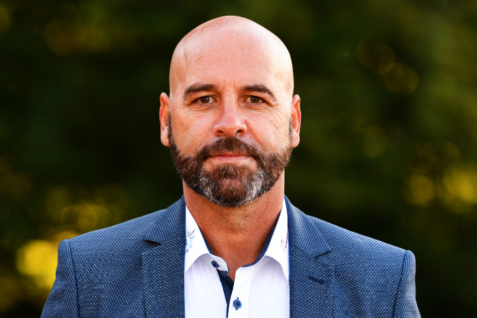Eislöwen-Coach Rico Rossi (55) will den Druck auf die Kassel Huskies mit einem guten eigenen ersten Drittel erhöhen.