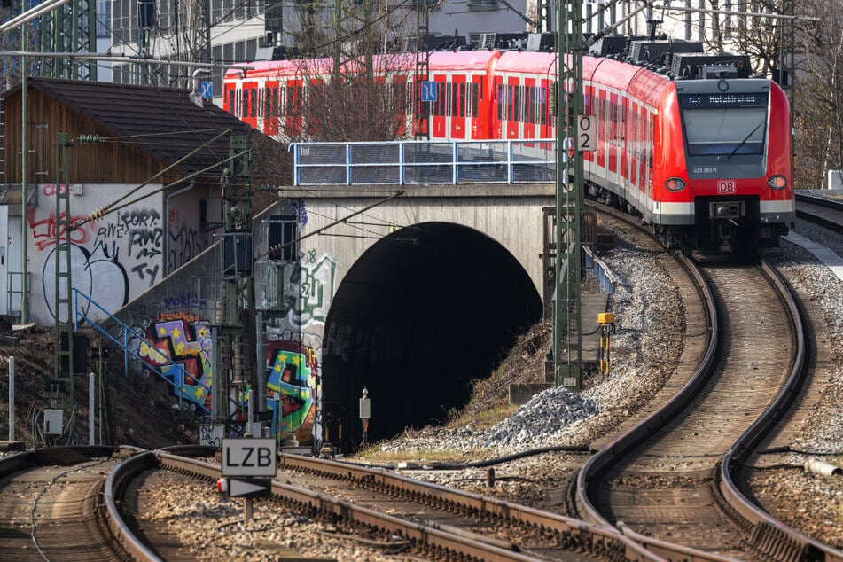 Am Münchner Ostbahnhof konnte die Polizei einen Tatverdächtigen festnehmen. (Symbolbild)