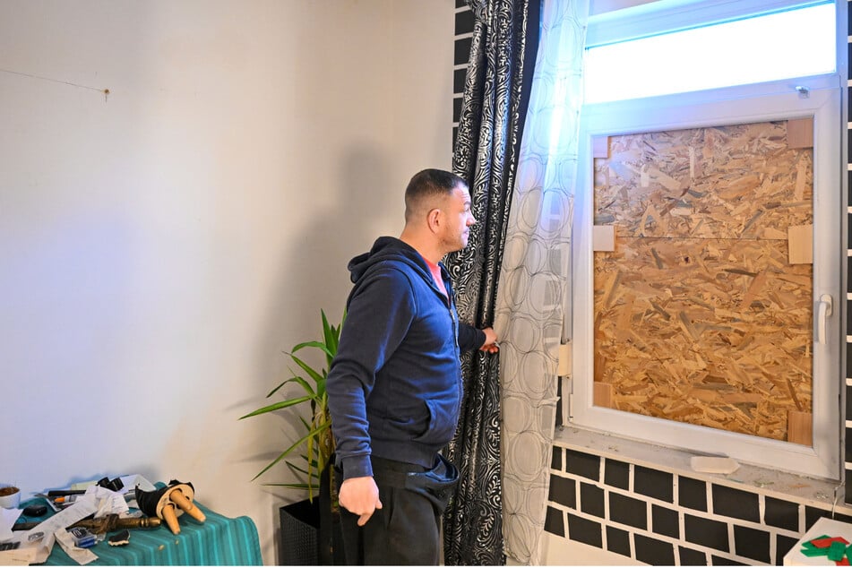 Auch dieses Fenster drangen Spezialkräfte ein.