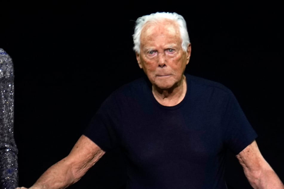Der italienische Modedesigner Giorgio Armani ist im Alter von 91 Jahren verstorben.