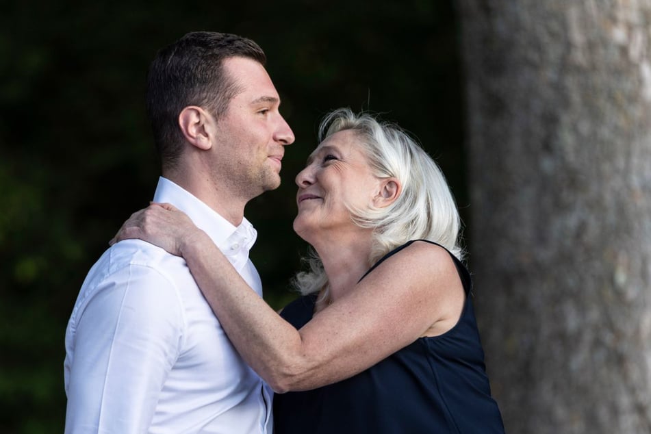 Tritt Marine Le Pen nicht zur nächsten Wahl an, könnte der Parteivorsitzende Jordan Bardella (30) daraus Profit schlagen.
