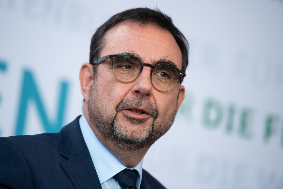 Gesundheitsminister Klaus Holetschek (58, CSU) hat eindringlich vor möglichen Problemen im Freistaat Bayern gewarnt.