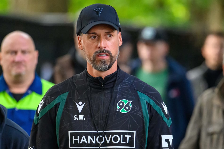 96-Trainer Sandro Wagner (38) hat unterschiedliche Pläne mit den beiden Ex-Kiezkickern.