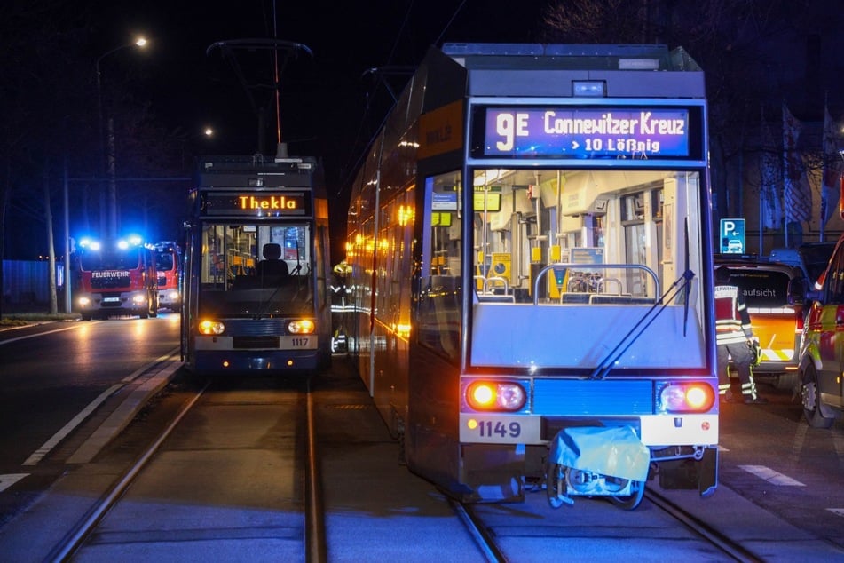 Die Frau wurde zwischen den beiden Straßenbahnen eingeklemmt.