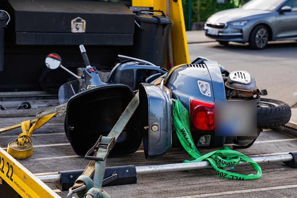 Beide Fahrzeuge wurden bei dem Unfall schwer beschädigt und wurden abgeschleppt.