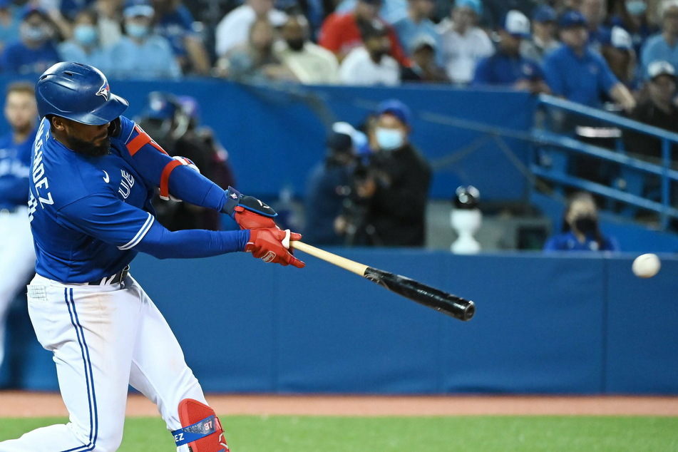 Teoscar Hernández had five hits in the Blue Jays' big win over the Rays on Monday night.