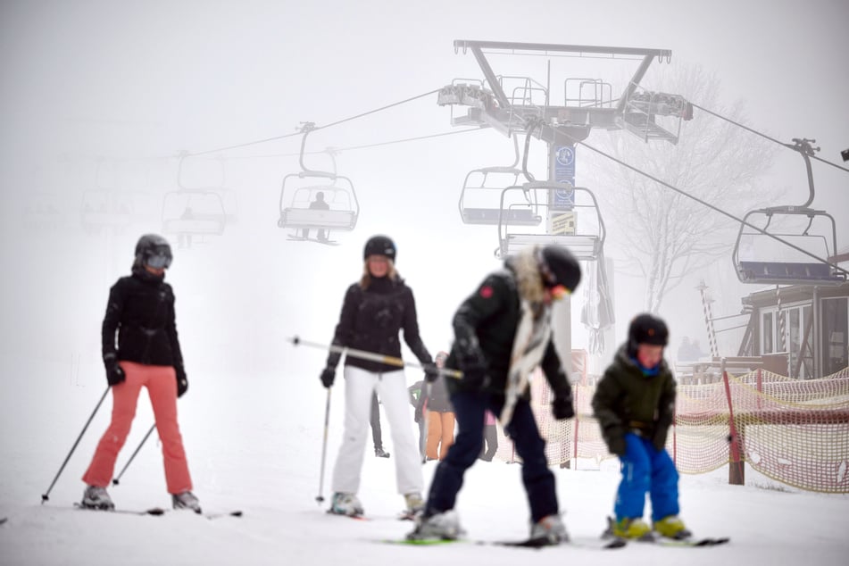 An diesem Wochenende sind Ski- und Snowboardfahrer in Winterberg in die Saison gestartet.