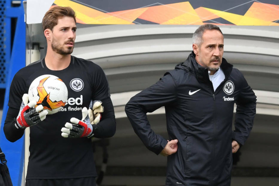 "Ich gehe davon aus, dass Kevin im Tor stehen wird", sagte Eintracht-Trainer Adi Hütter (r.) vor den beiden anstehenden Spielen der deutschen Nationalmannschaft in der Nations League (Archivbild).