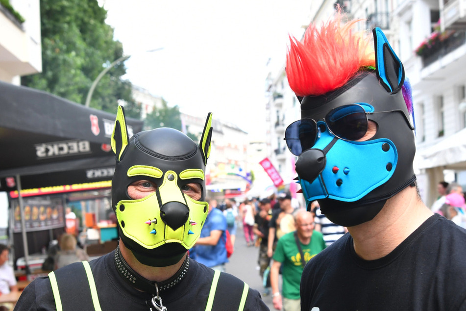 Berlin: Hunderttausende Menschen auf lesbisch-schwulem Stadtfest - und Karrierebus der JVA