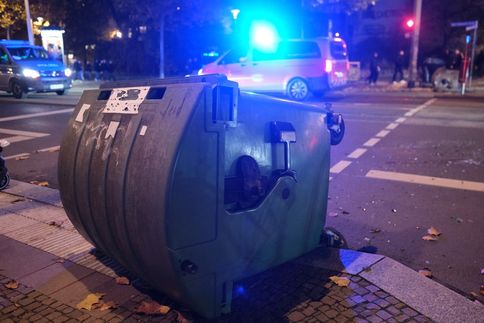 Gegen Ende der Demo in Leipzig haben laut Polizei einige Demonstranten randaliert.