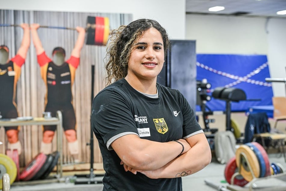 Die deutsch-iranische Gewichtheberin Yekta Jamali (21) bereitet sich derzeit auf die im April beginnende Europameisterschaft in Georgien vor.