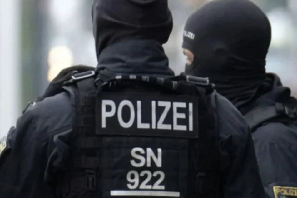 Die Polizei durchsuchte in Chemnitz und Umgebung mehrere Wohnungen. Es ging um Kinderpornografie. (Symbolfoto)