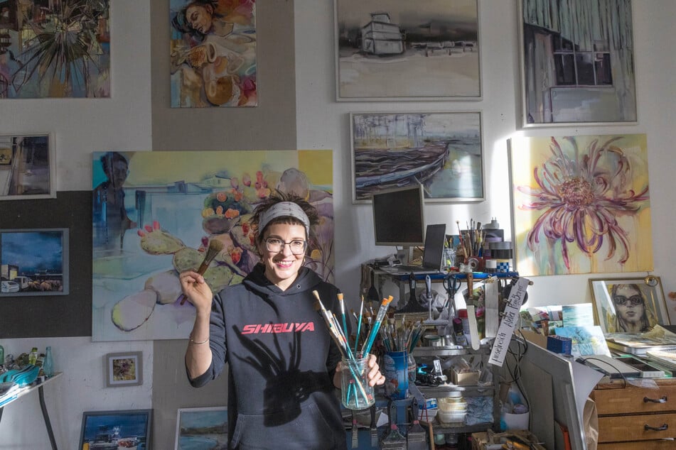 Peggy Berger (54) in ihrem Atelier im Pieschener Zentralwerk (Zugang über den Innenhof).