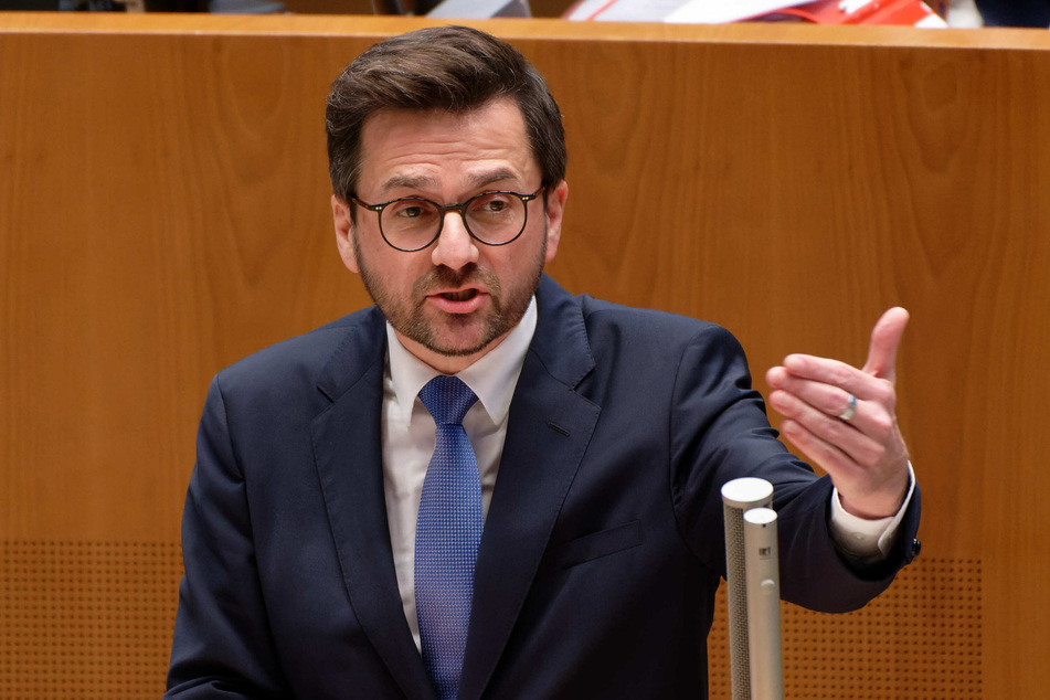 SPD-Fraktionschef Thomas Kutschaty (53) spricht bei einer Sitzung des Landtags von Nordrhein-Westfalen.