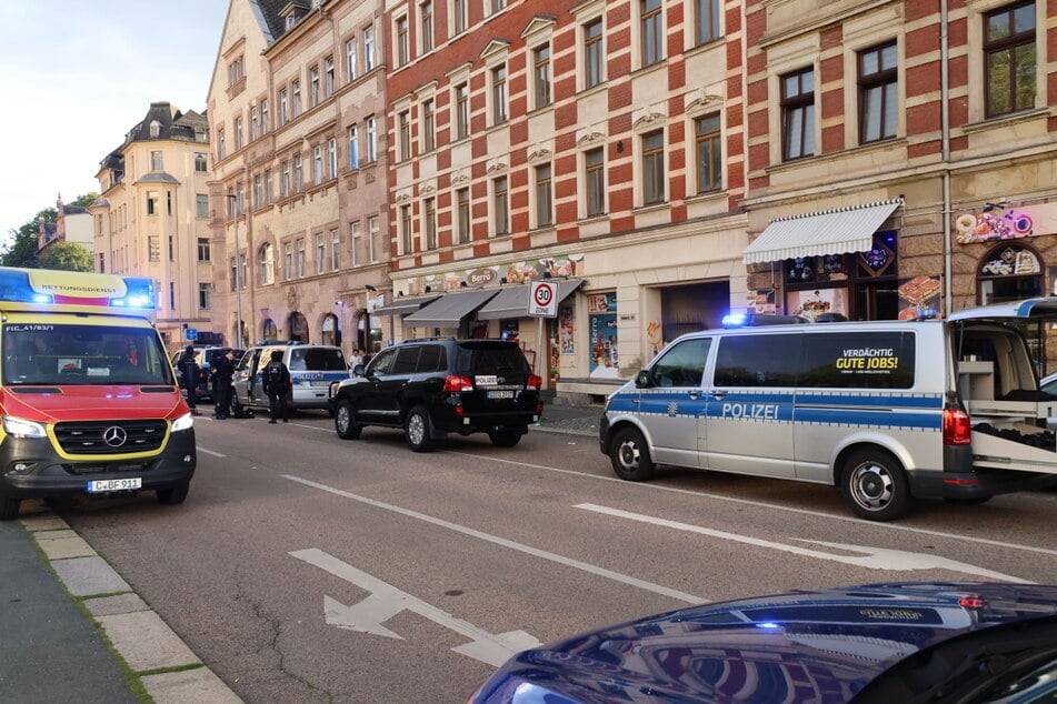 Die Polizei war am Dienstagabend auf der Hainstraße im Einsatz. Zwei Männer hatten sich dort gegenseitig verletzt.