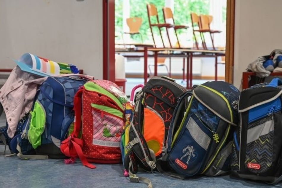Die Schule beginnt wieder für erste Kinder. (Symbolbild)