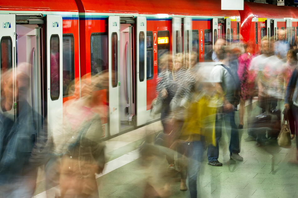 Lokführer-Streik führt zu S-Bahn-Chaos in und um Frankfurt ...