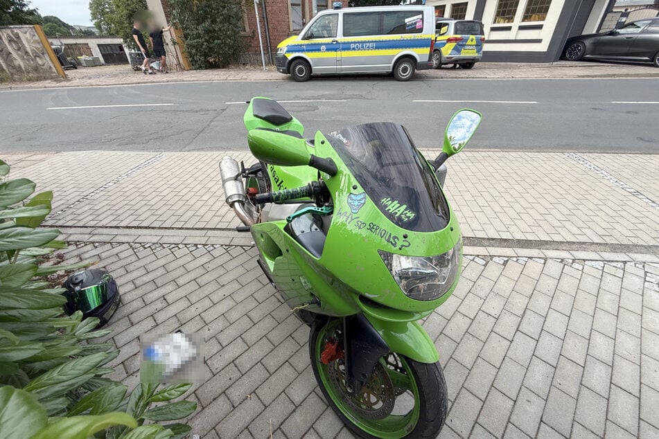 Nach einer rund elf Minuten langen Verfolgungsfahrt endete die Flucht des 36-jährigen Motorradfahrers in Sondershausen.