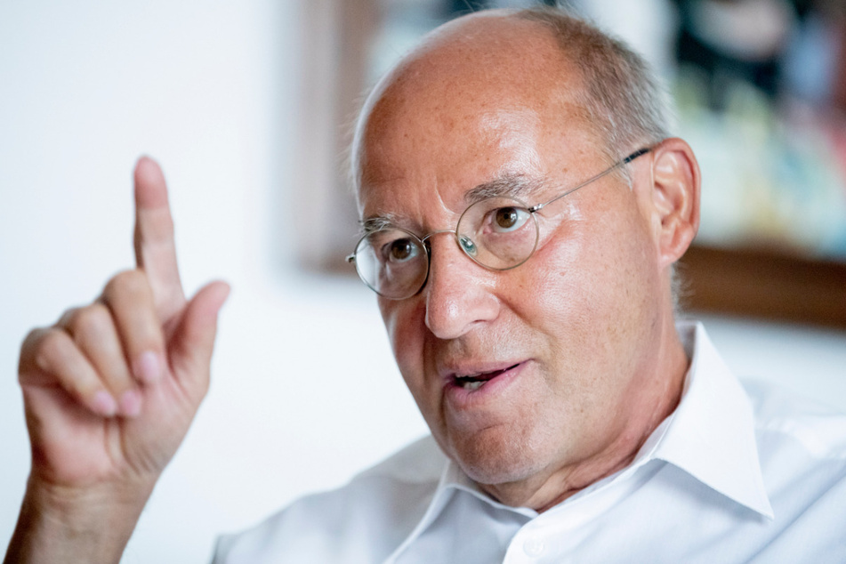 Linken Politiker Gregor Gysi (74) gehört zu den Gästen des Philosophenfestivals "Phil.Cologne". Das Event findet vom 8. bis 14. Juni in Köln statt.