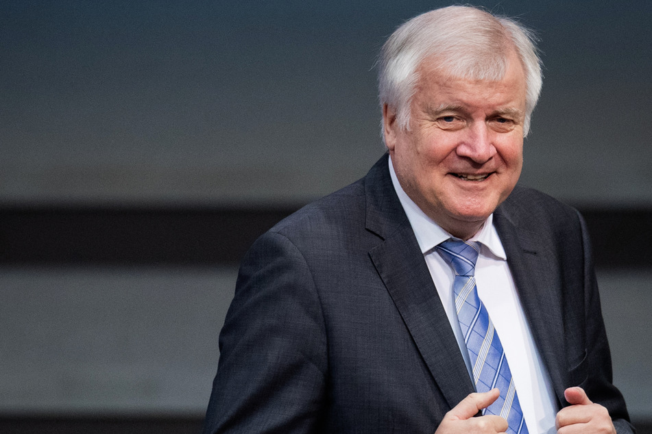 Bundesinnenminister Horst Seehofer (72, CSU) hat Kontrollen der der Corona-Testpflichten für Reiserückkehrer aus dem Ausland angekündigt.