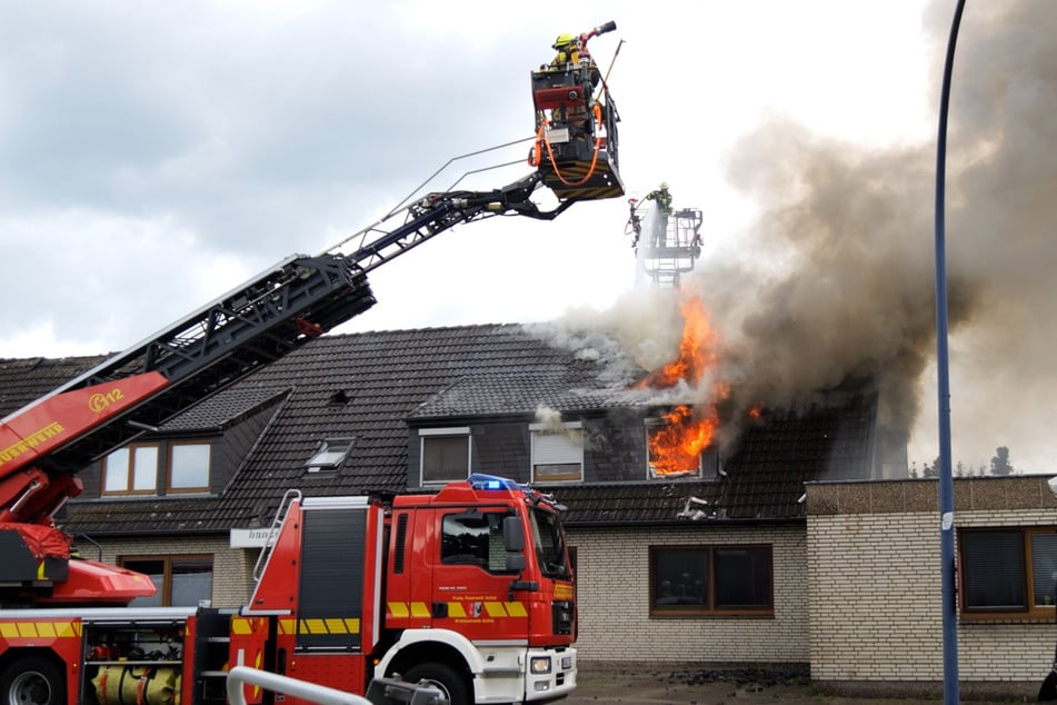 Rund 200.000 Euro Schaden: Wohnung steht in Flammen
