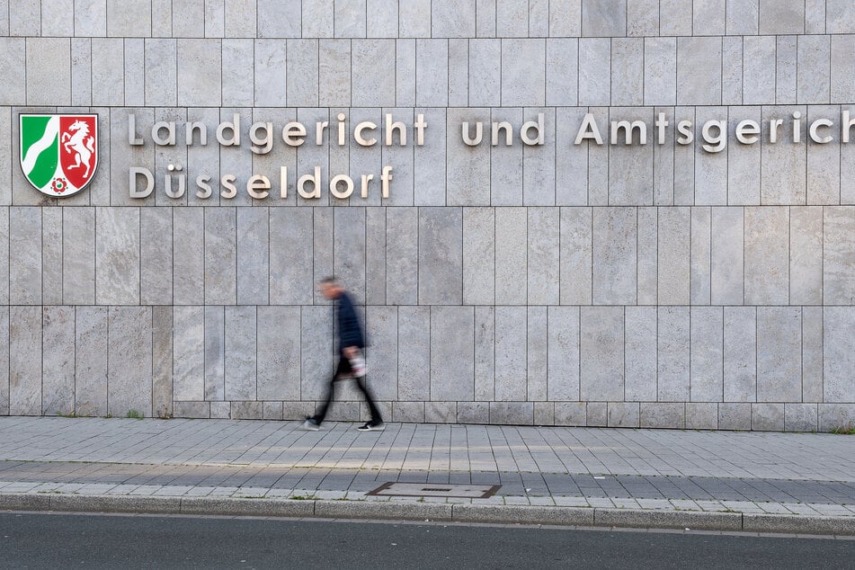 Das Düsseldorfer Landgericht verurteilte einen Düsseldorfer Unternehmer wegen Veruntreuung von Firmengeldern zu einer Haftstrafe. (Archivbild)