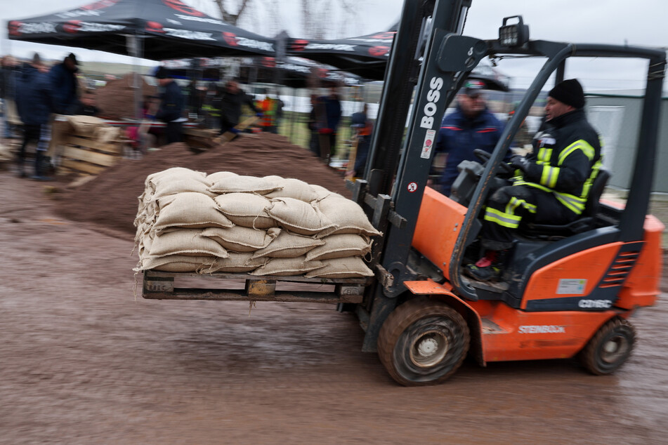 Ab Freitag helfen Einsatzkräfte aus Magdeburg im Hochwassergebiet Mansfeld-Südharz aus.