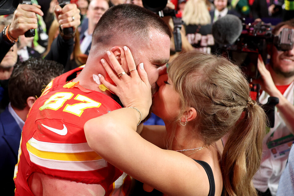 Travis Kelce (l.) and Taylor Swift first went public with their romance in September 2023.