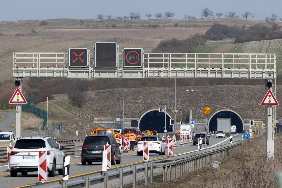 Der Schmücke-Tunnel auf der A71 bei Heldrungen (Kyffhäuserkreis) wird instand gesetzt.