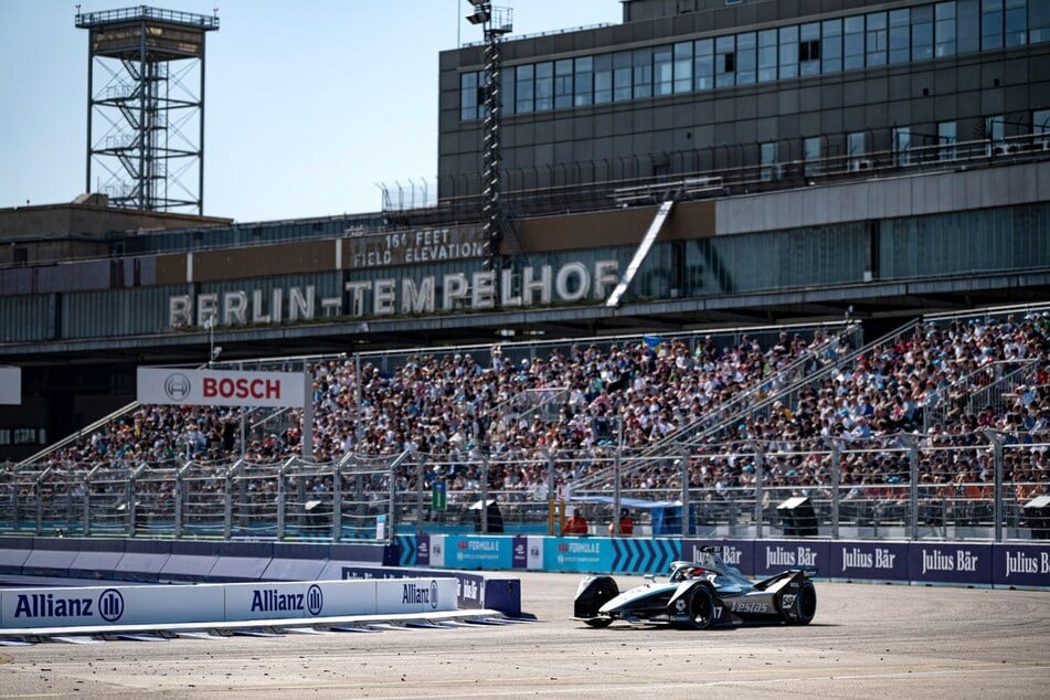 Berlin: Berlin E-Prix: Renn-Show am Flughafen Tempelhof