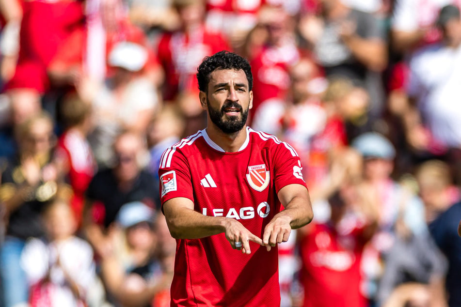Topspieler Tolcay Cigerci (31) durfte im Test gegen Posen auf neuer Position ran. (Archivfoto)