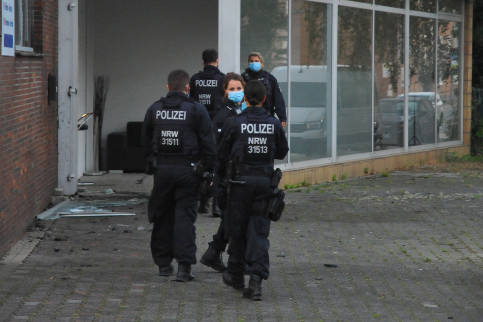 Spezialeinheiten durchsuchten am Donnerstagmorgen 20 Gebäude in Nordrhein-Westfalen.