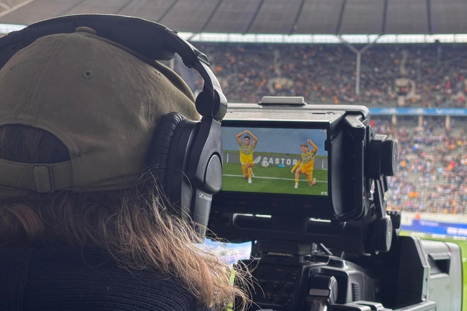 Die Spieler machen sich warm, der Kracher steht in den Startlöchern.