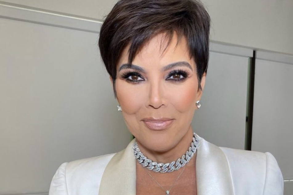 In a never-before seen clip, Kris Jenner gets emotional as she visits her old home.